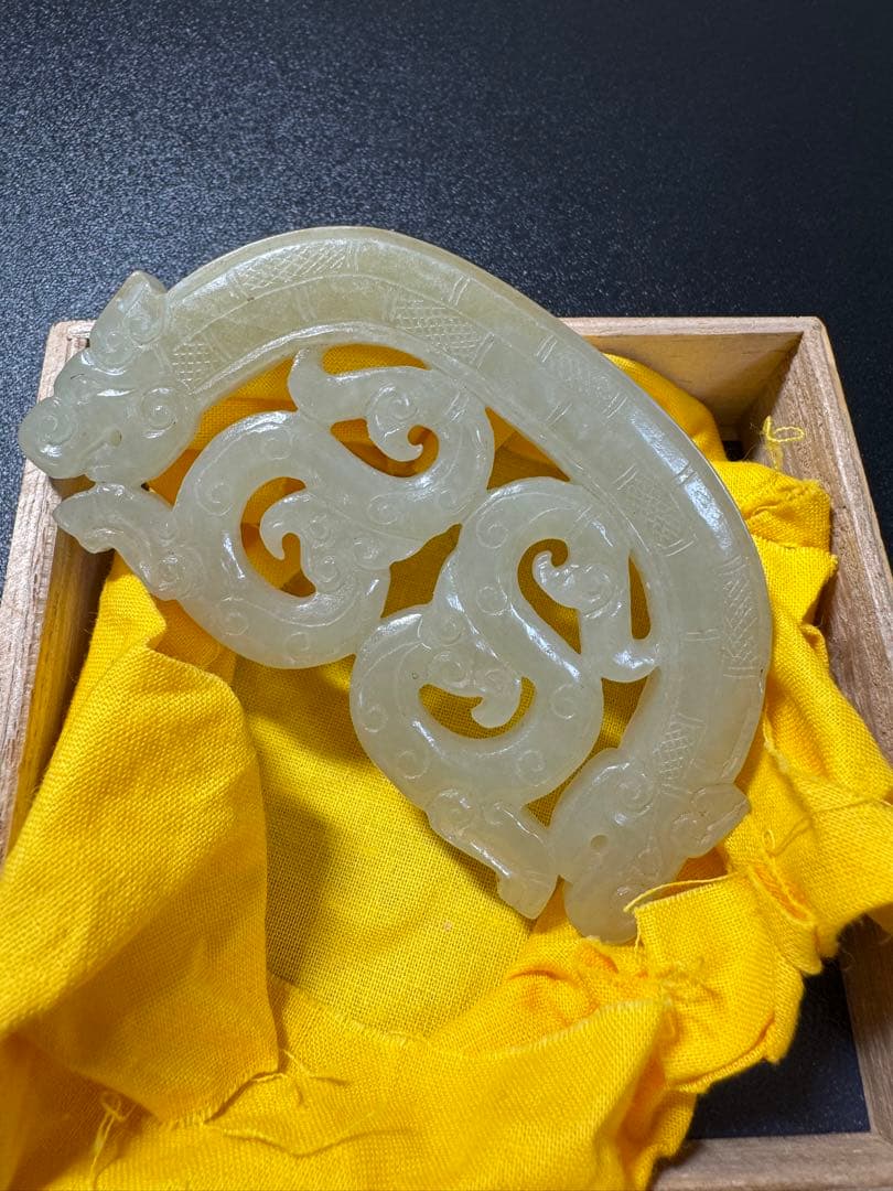 春秋時代　和田玉龍図柄 玉璧　骨董 玉彫 時代物 お守り 極細工 老玉和田玉