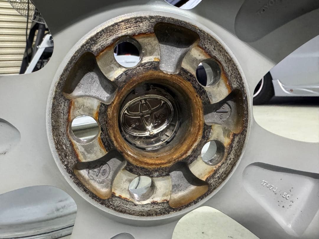 30プリウス Sツーリング　純正ホイール　17インチ　7J＋50 100 4本