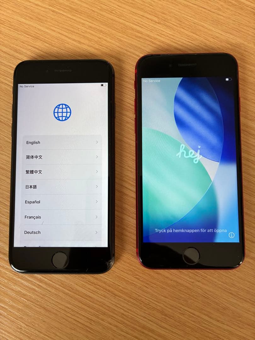 iPhone SE (第2世代？) 赤iPhone8黒