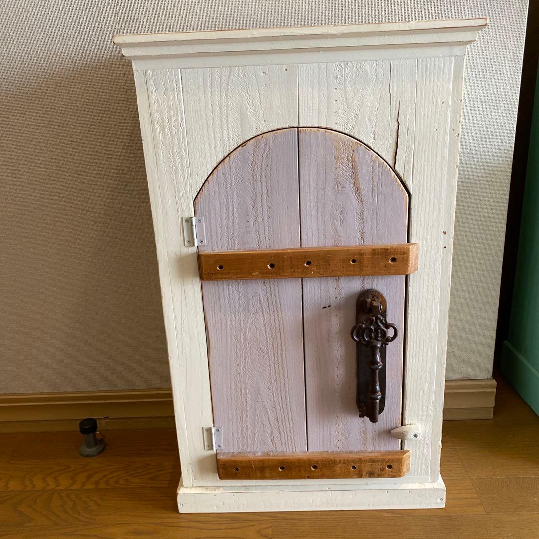 ④ アンティーク棚　子供部屋