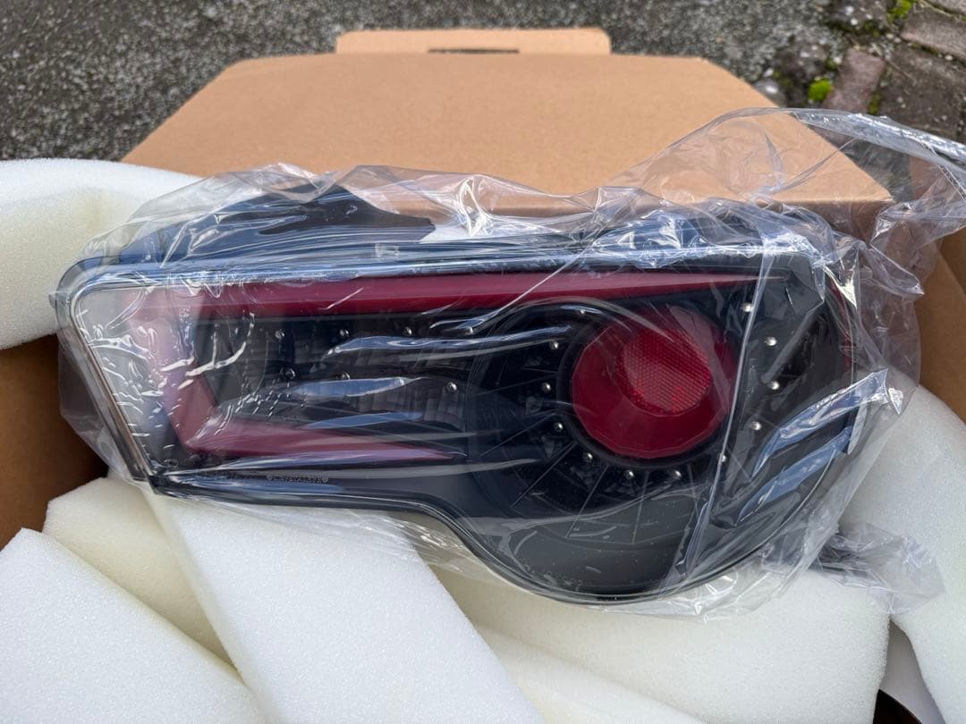 86＆BRZ ファイバー LEDテールV2クリスタルアイ　右側