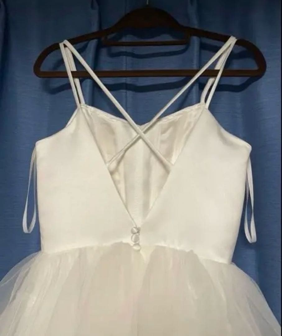 ティアードチュール　スパゲティストラップ　ウェディングドレス