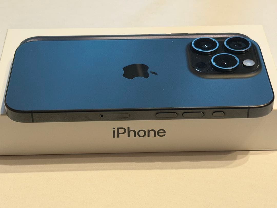 Apple iPhone 15 Pro 256GB ブラックチタニウム