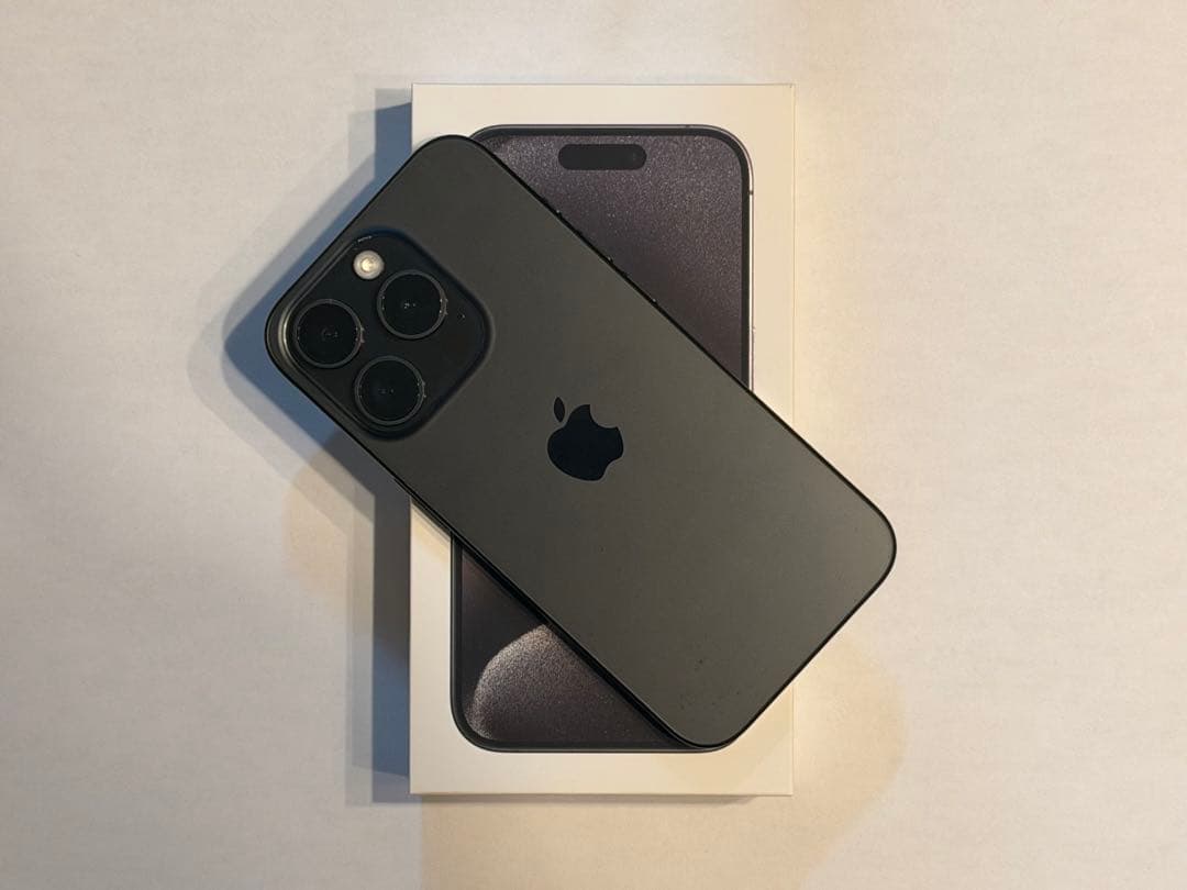 Apple iPhone 15 Pro 256GB ブラックチタニウム