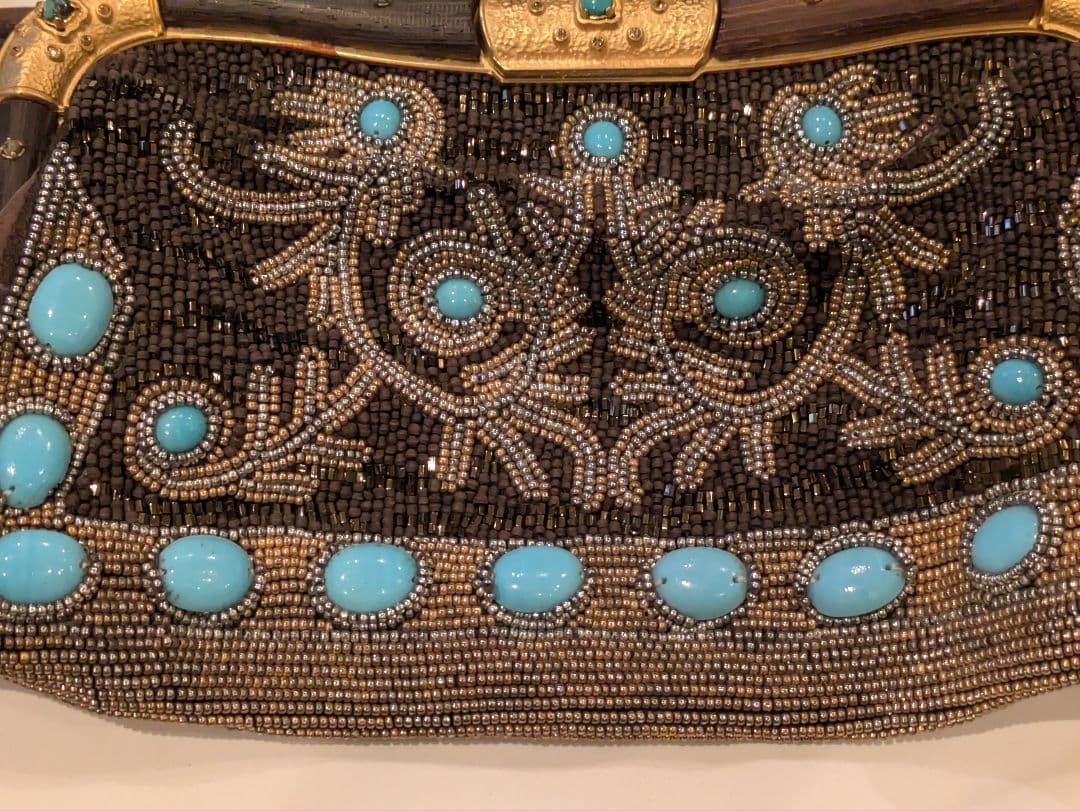 エレガントなビーズ装飾パーティーバッグ