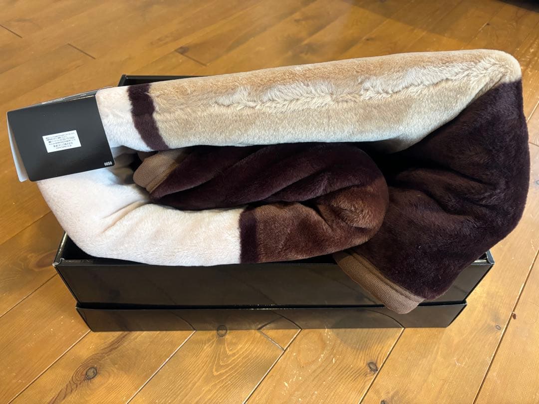 新品未使用　イヴ・サンローラン ニューマイヤー毛布 140×200cm