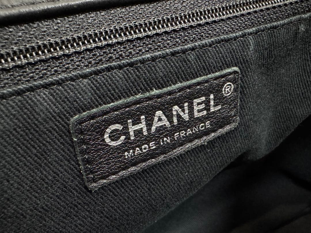 シャネル レザー マトラッセ チェーントートバッグ ブラック