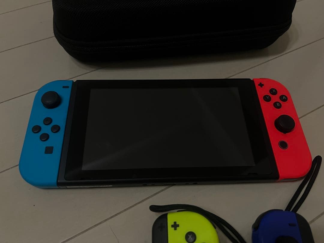 Nintendo Switch 本体＋Joy-Con ＋ケース