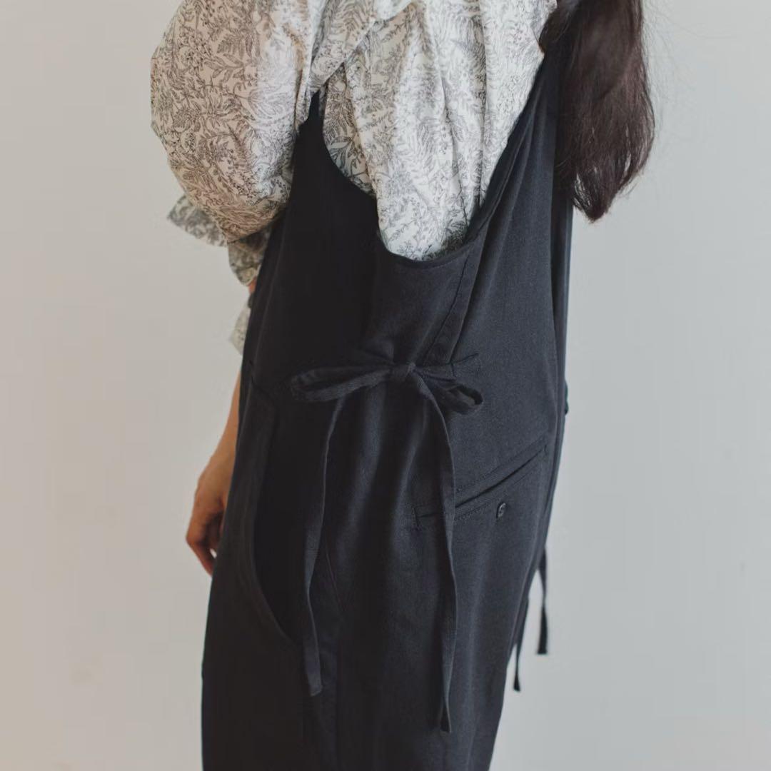 美品【北欧、暮らしの道具店】サイドリボンのサロペット/ブラック