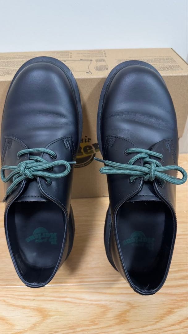 極美品ドクターマーチン3ホール　UK7 グリーンステッチ　緑