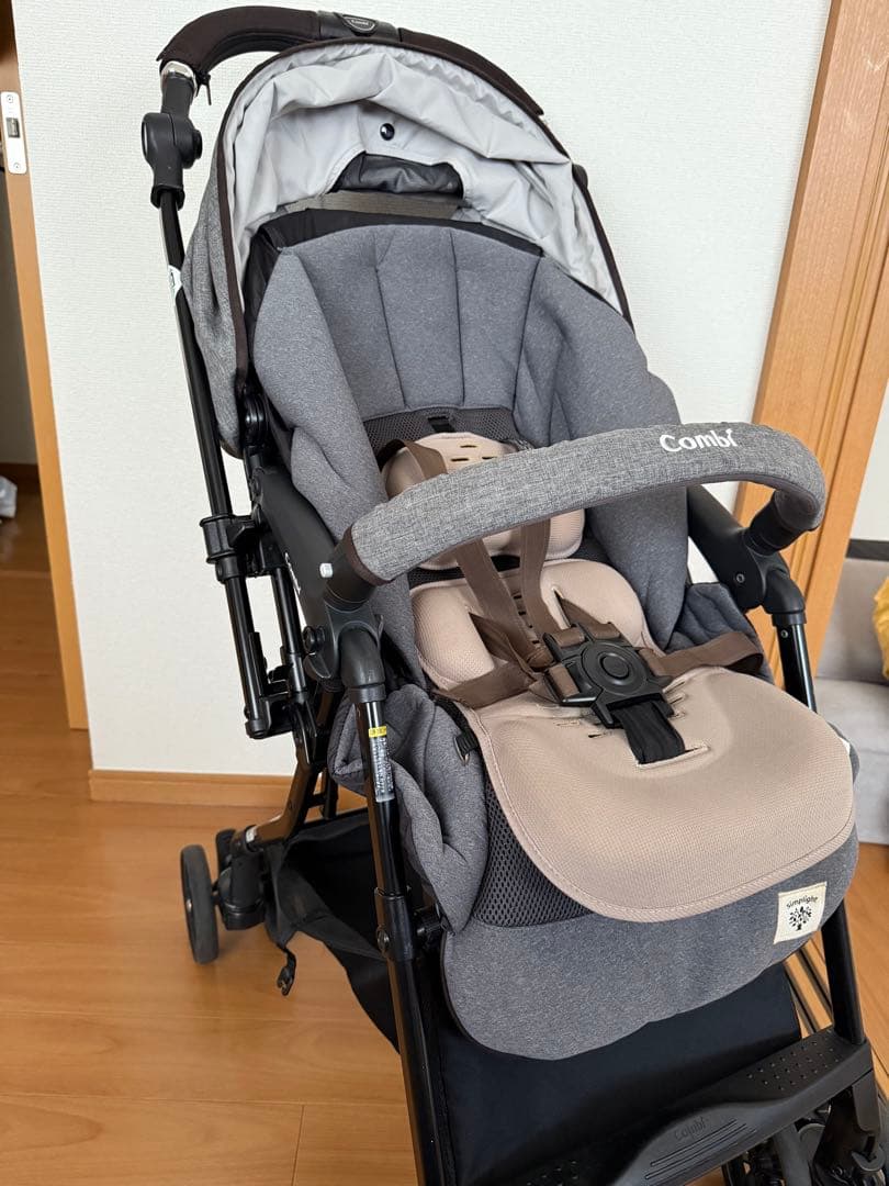 Combi スゴカルα4キャスエッグショック　レインカバー付き