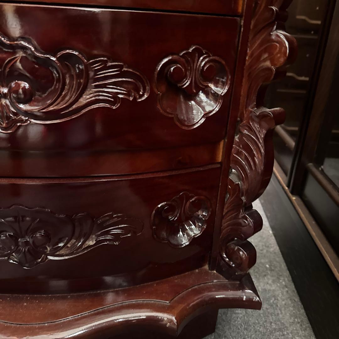 マホガニー　彫刻装飾付き木製チェスト 5引き出し