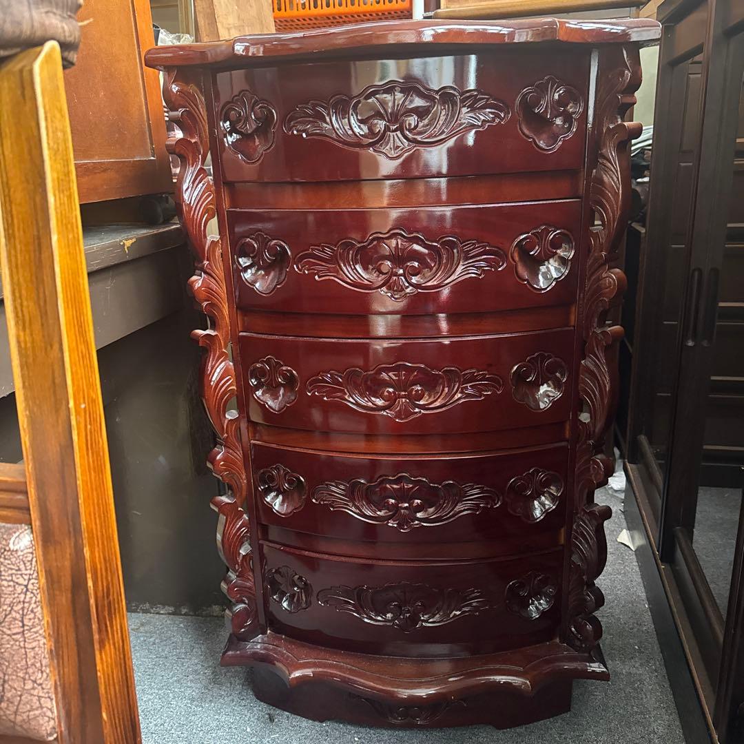 マホガニー　彫刻装飾付き木製チェスト 5引き出し
