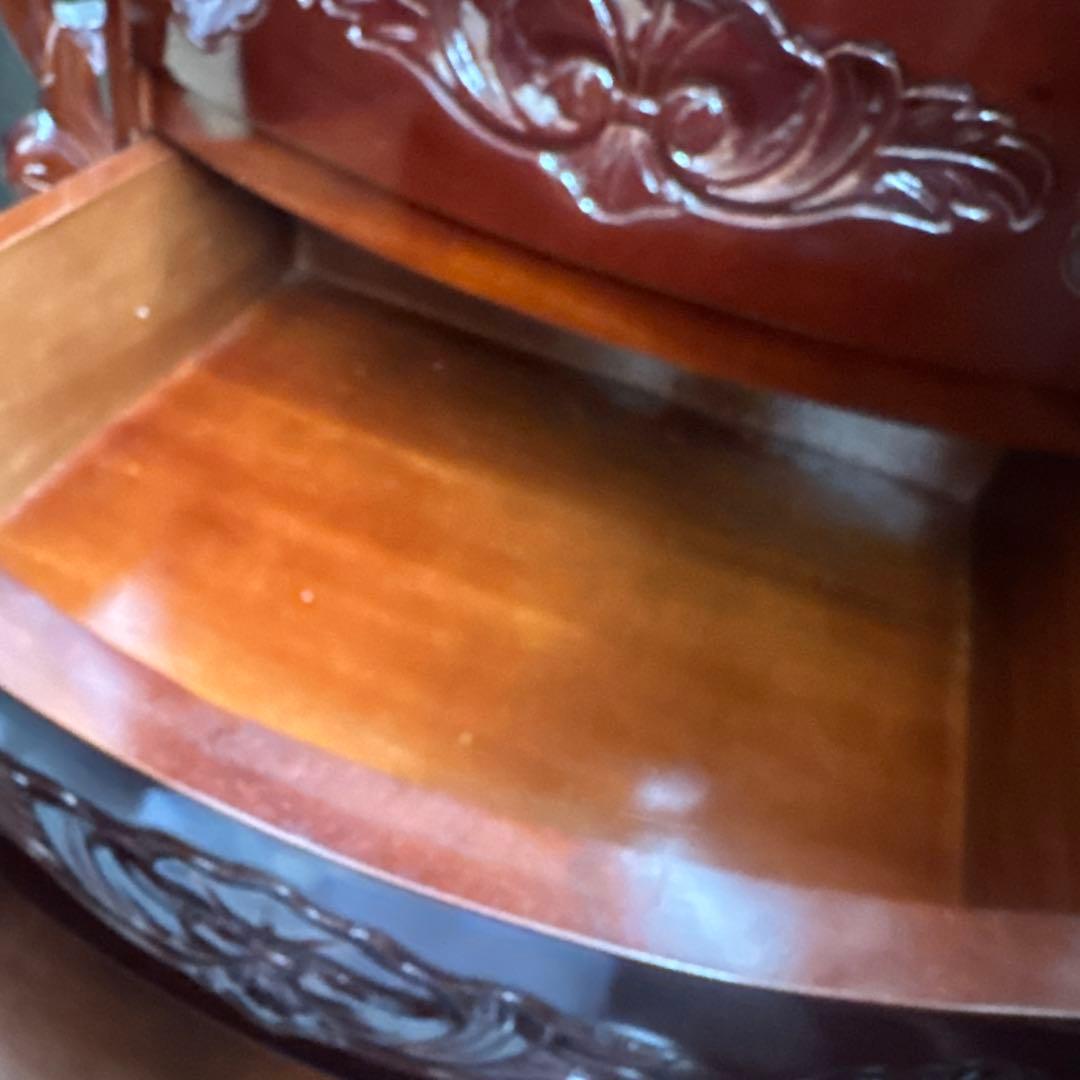 マホガニー　彫刻装飾付き木製チェスト 5引き出し