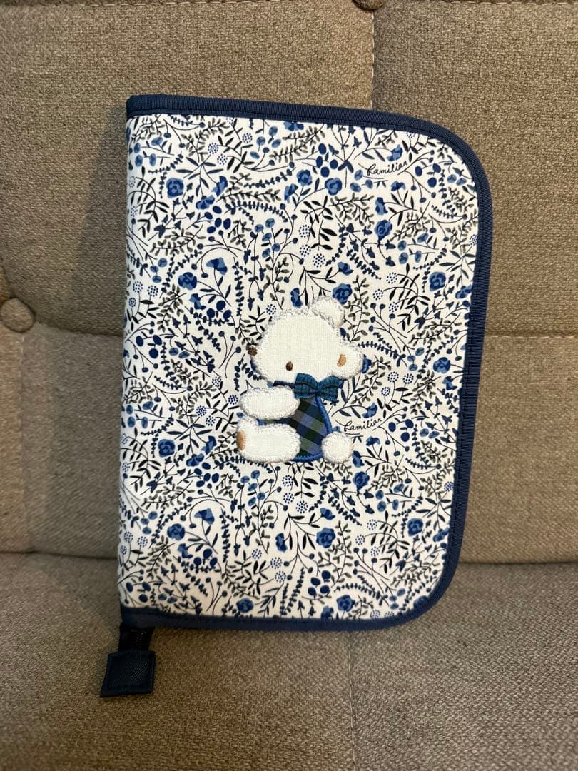 【送料込】ファミリア 母子手帳ケース マルチケース　リバティ柄 001