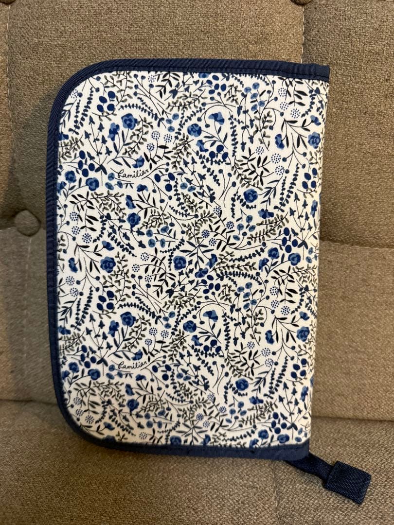 【送料込】ファミリア 母子手帳ケース マルチケース　リバティ柄 001
