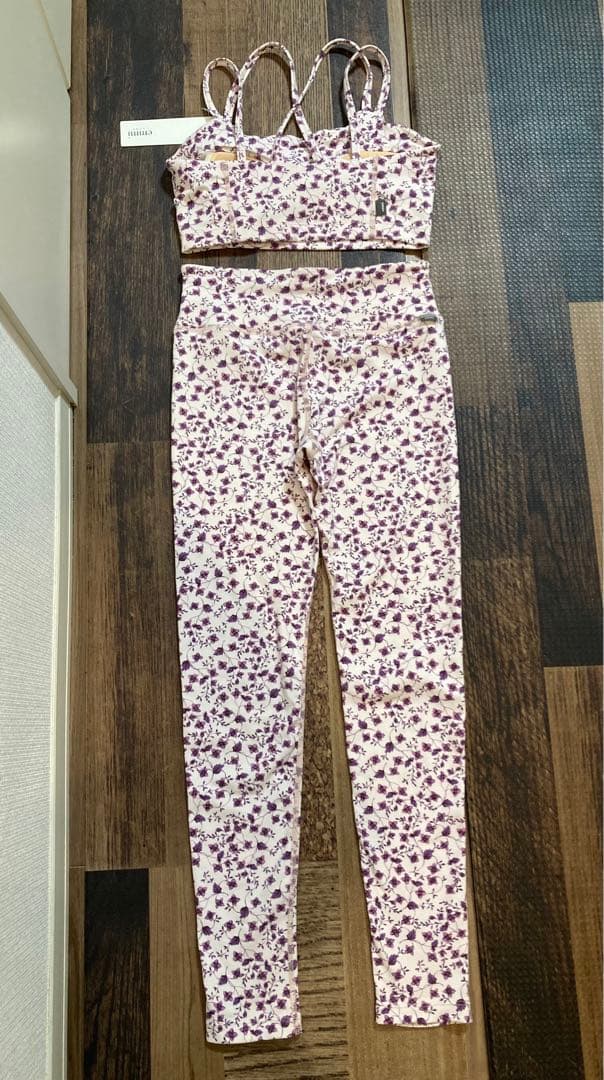 お取置き★極美　emmi エミヨガ　ヨガウェア　小花柄薄ピンク　M