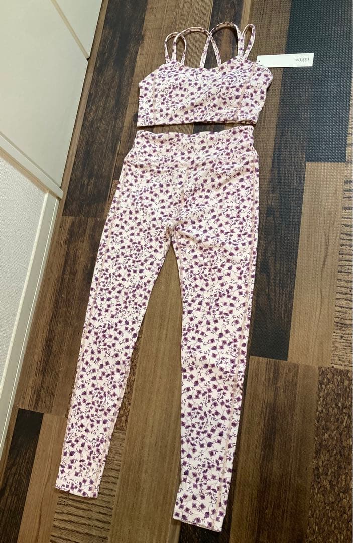 お取置き★極美　emmi エミヨガ　ヨガウェア　小花柄薄ピンク　M