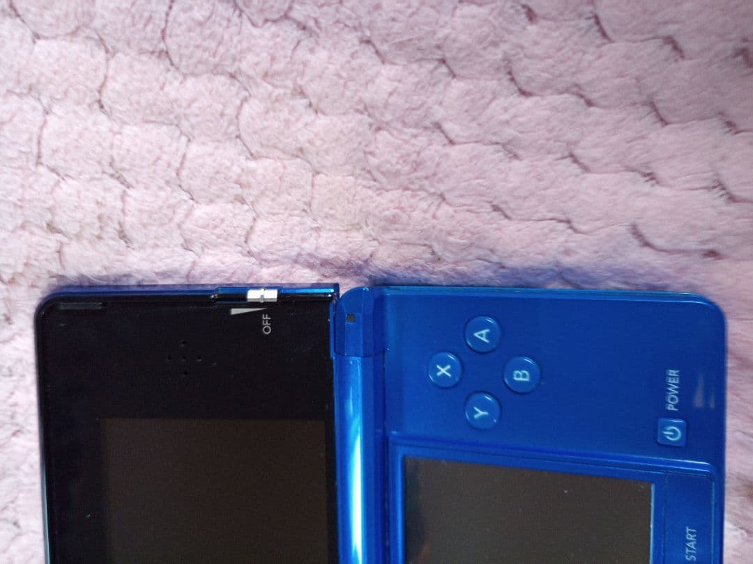 3DS本体と充電器とメモリーカードと桃鉄