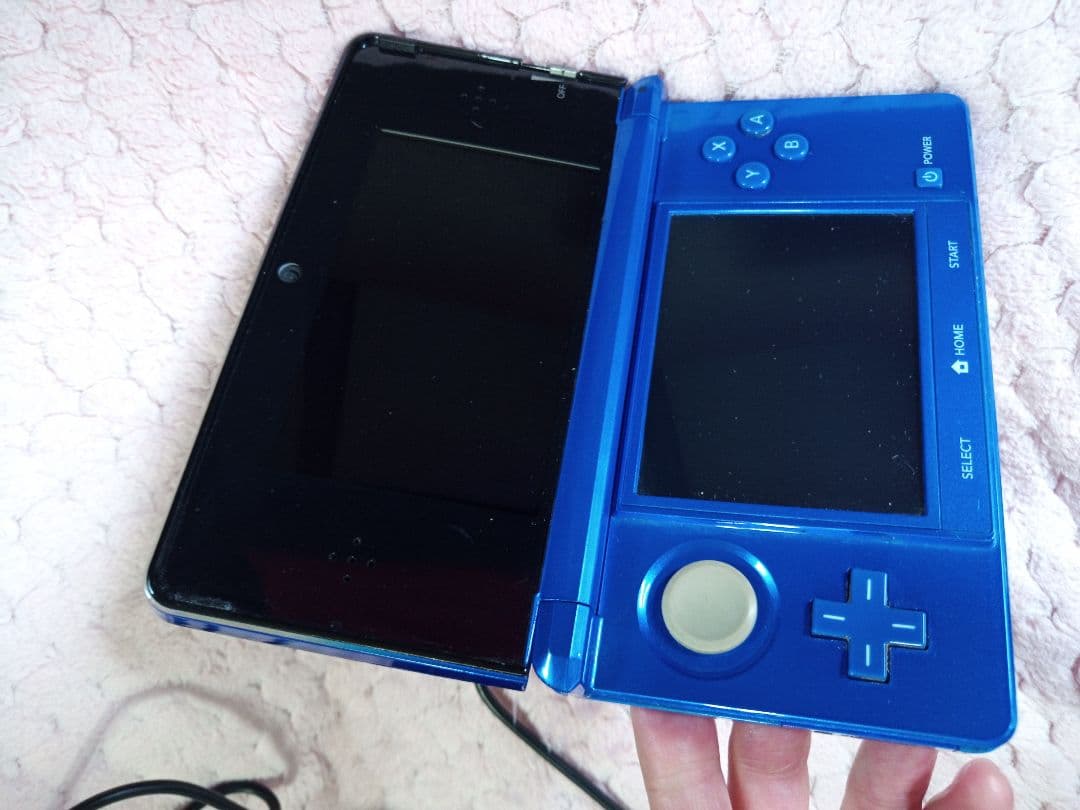 3DS本体と充電器とメモリーカードと桃鉄