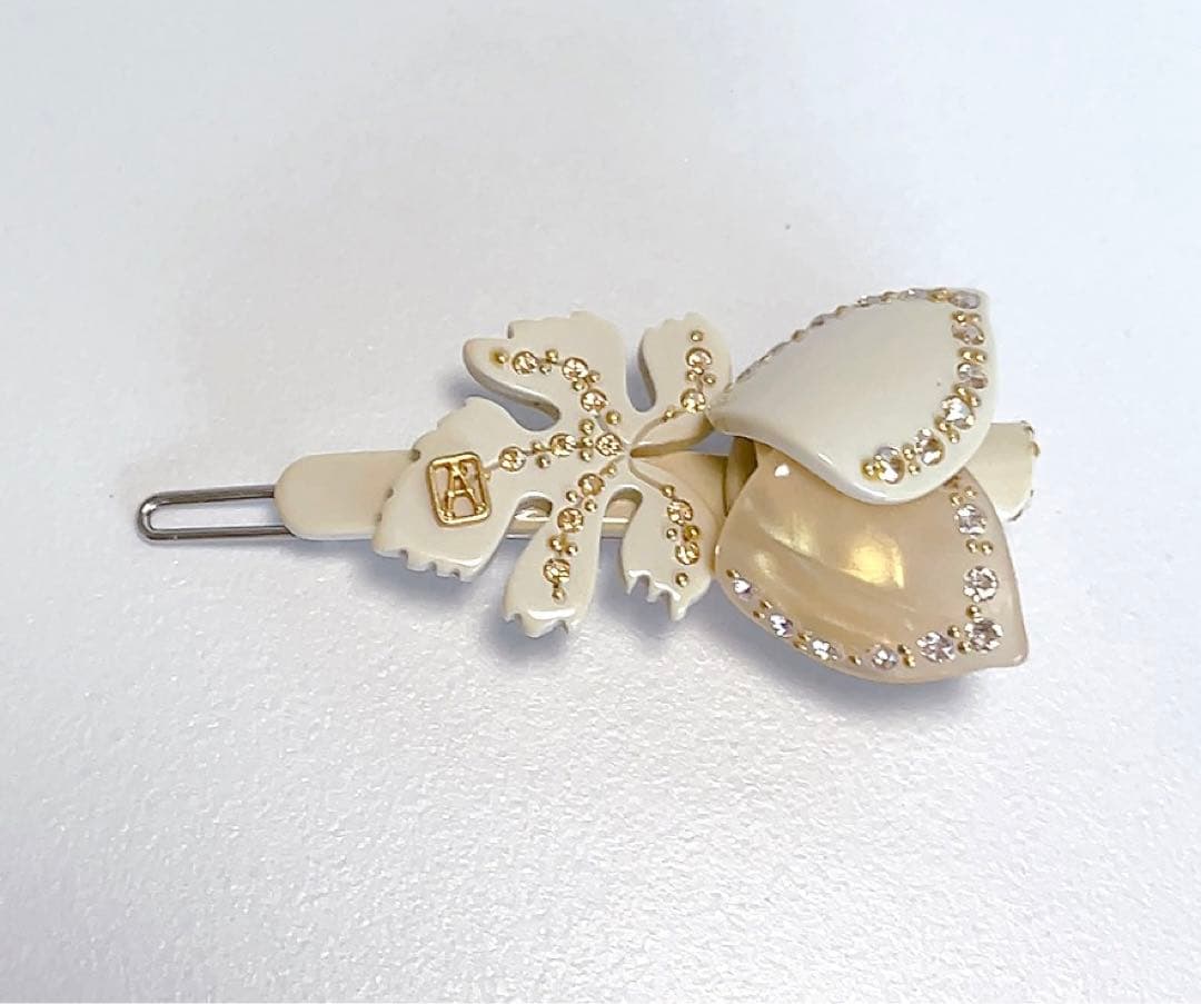 アレクサンドルドゥパリ　ヘアピン　ベージュ　つぼみ　スワロフスキー　キラキラ