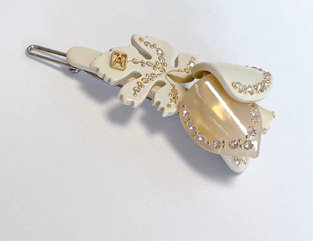 アレクサンドルドゥパリ　ヘアピン　ベージュ　つぼみ　スワロフスキー　キラキラ