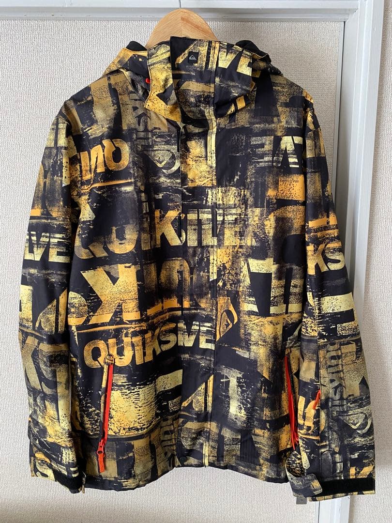 【美品〕クイックシルバー　スノーウェア　総柄　Sサイズ　送料無料！