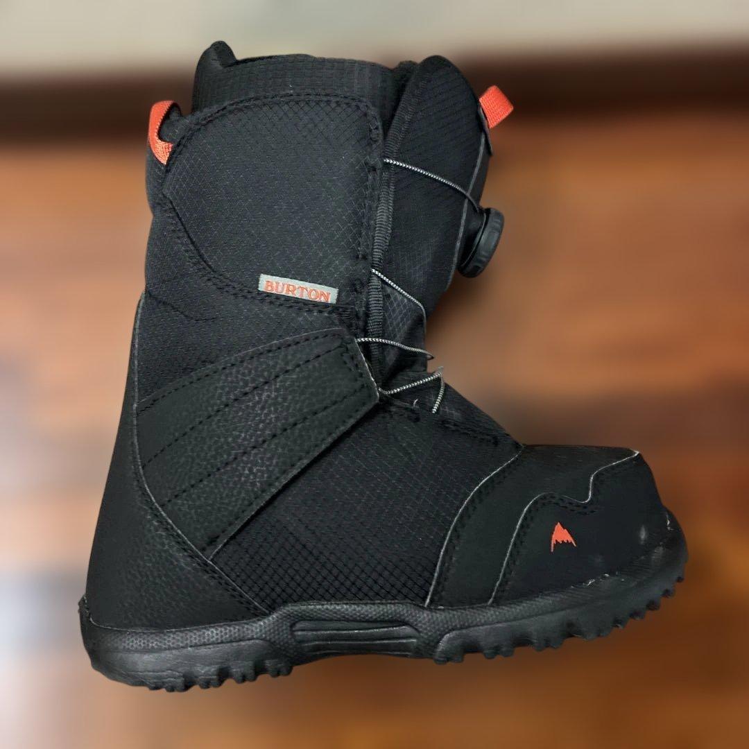 BOAシステム付き子ども用スノーボードブーツ