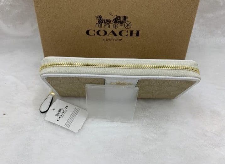 新品未使用コーチ長財布ベージュシグネチャーレディースメンズ送料無料即日発送