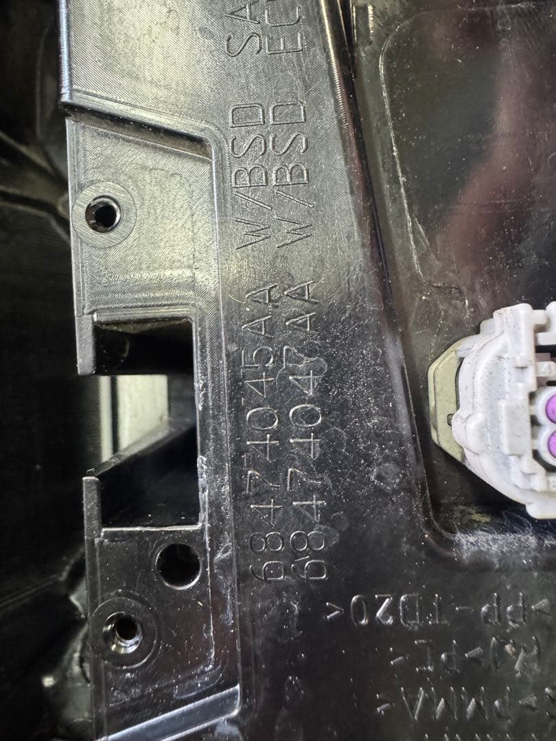 ジープ　ラングラー　JL 左テールライト 赤68474045AA