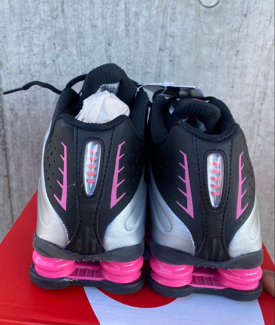 新品未使用品NIKE SHOX R4