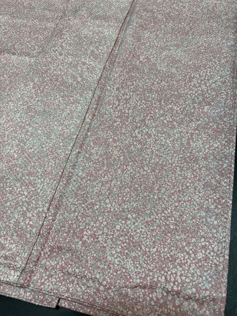 【極美品】京都老舗銘店「ゑり善」桃桜色「織疋田文様」手染めロウケツ染 小紋