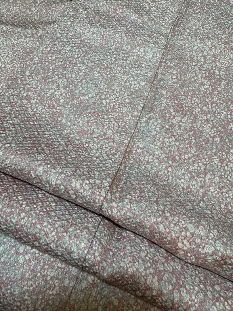 【極美品】京都老舗銘店「ゑり善」桃桜色「織疋田文様」手染めロウケツ染 小紋