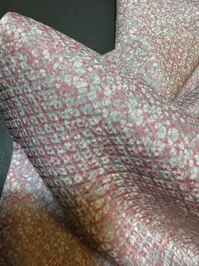 【極美品】京都老舗銘店「ゑり善」桃桜色「織疋田文様」手染めロウケツ染 小紋