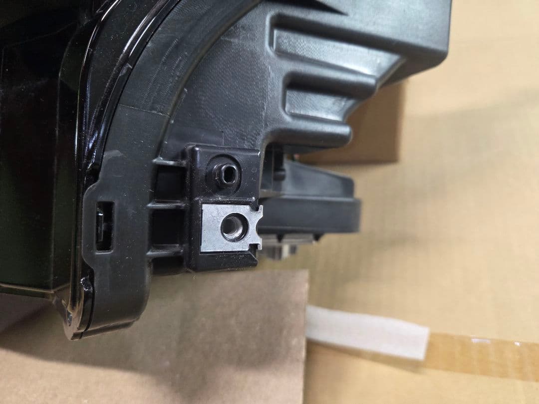 日産 E13ノート左側ヘッドランプ 部番26075-6XK4A