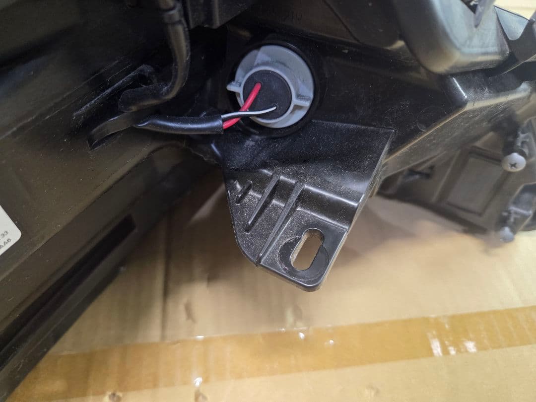 日産 E13ノート左側ヘッドランプ 部番26075-6XK4A