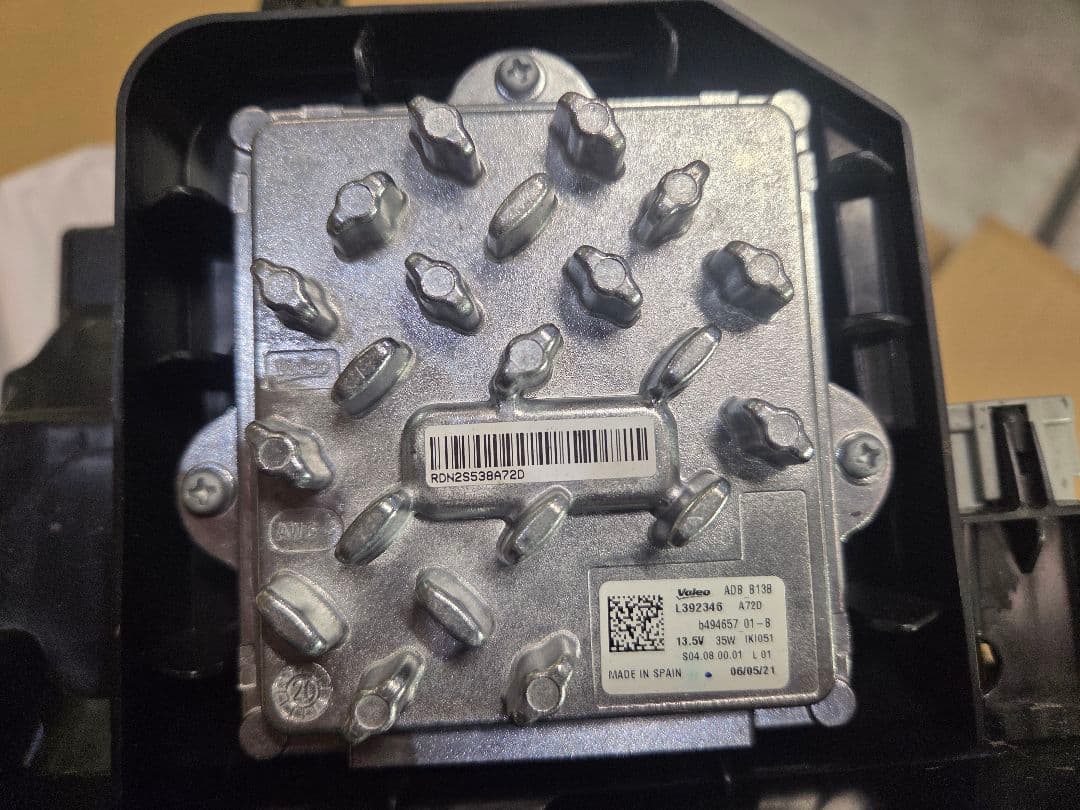 日産 E13ノート左側ヘッドランプ 部番26075-6XK4A