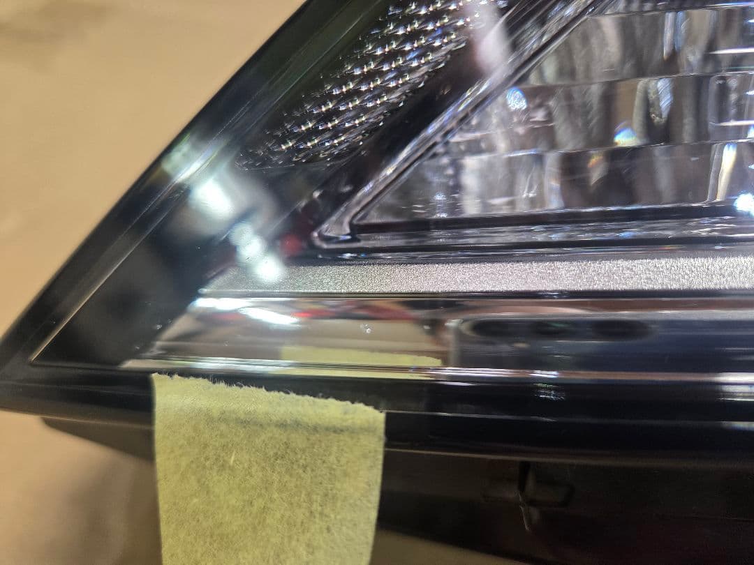 日産 E13ノート左側ヘッドランプ 部番26075-6XK4A