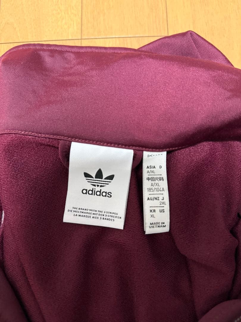 adidasトラックジャケット　ボルドー