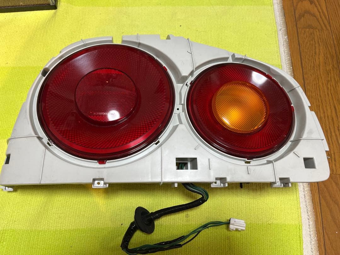 kw01！発送先確認中！日産GTR34 純正テールレンズ左右！美品！
