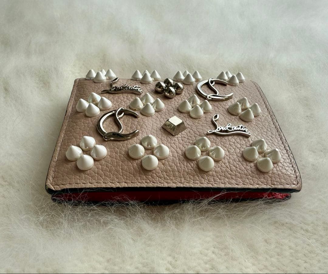 【正規品】クリスチャン・ルブタン★二つ折り財布★ピンク★美品★箱とリボン付き