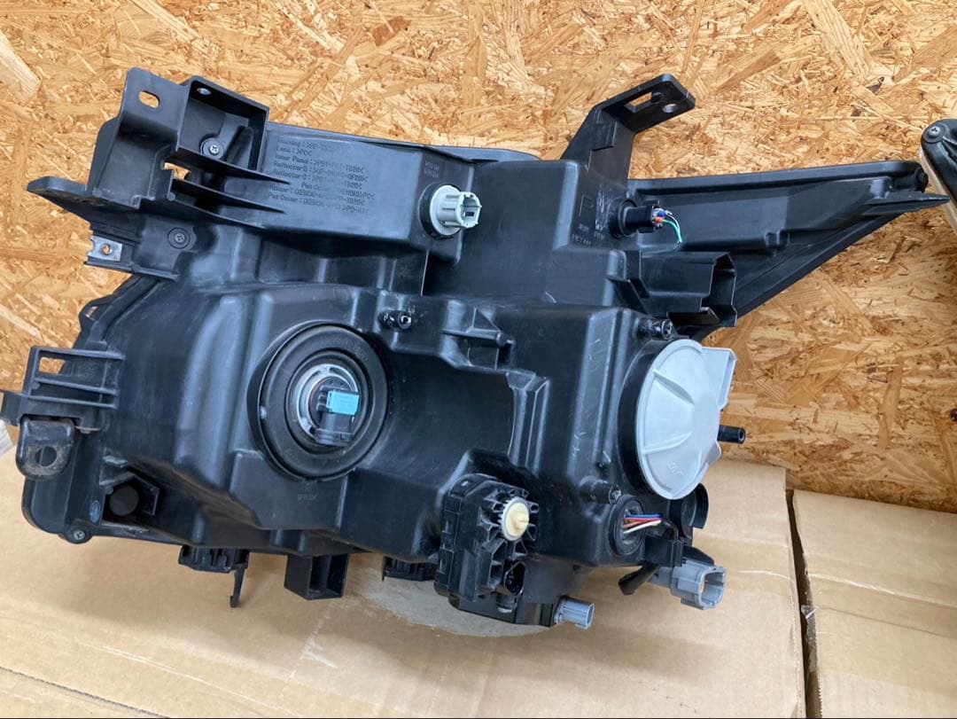 エルグランド 左右純正ヘッドライトPNE52前期 バラスト付き100-23009