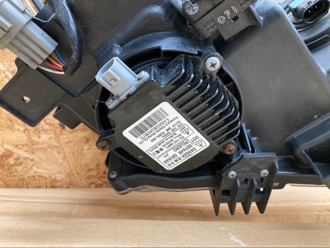 エルグランド 左右純正ヘッドライトPNE52前期 バラスト付き100-23009