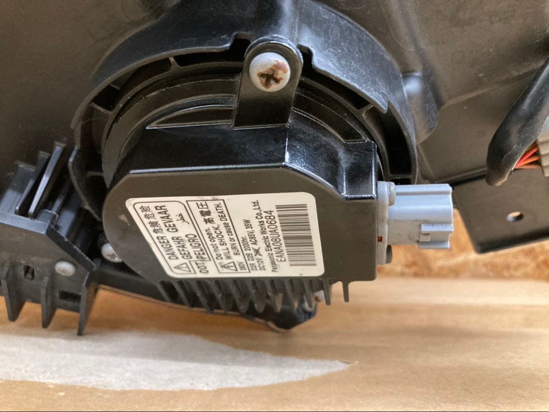 エルグランド 左右純正ヘッドライトPNE52前期 バラスト付き100-23009