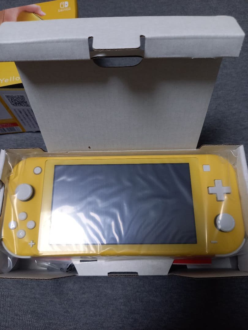 Nintendo Switch Lite イエロー (購入日R7.8)