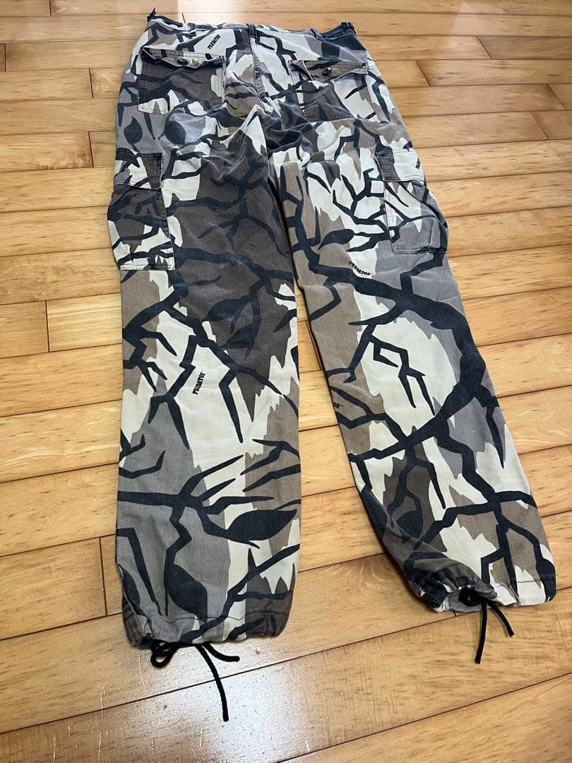 Predator プレデターカモ　迷彩カーゴパンツ