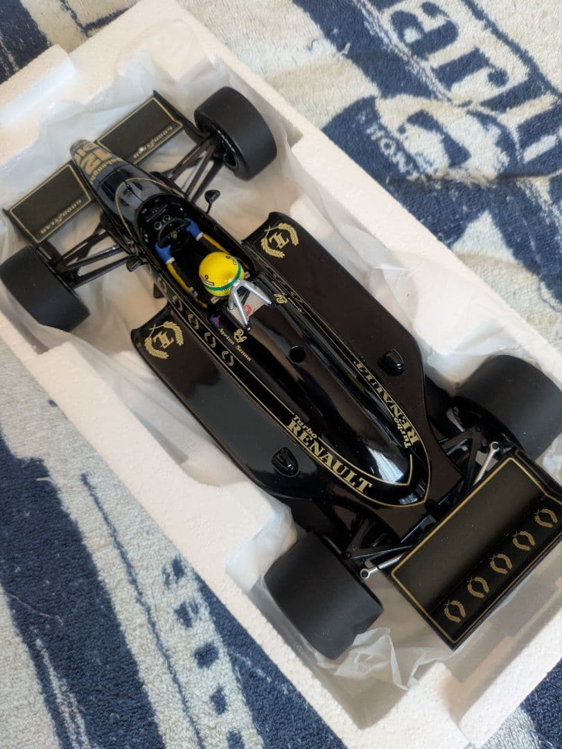 Ayrton Senna F1ロータスルノー1/18 ブラック