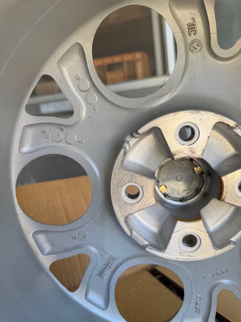 c*j様 最終値下げ美品アルファロメオ 145純正 4本 15インチ 4穴6J流