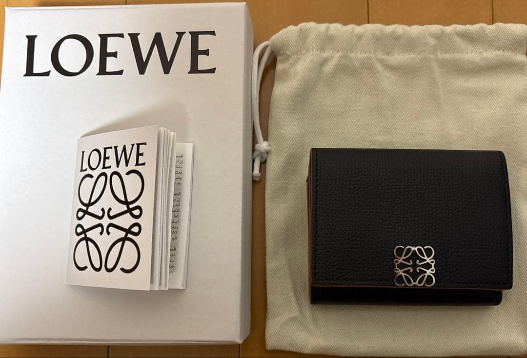ロエベ　アナグラム トライフォールド ウォレット