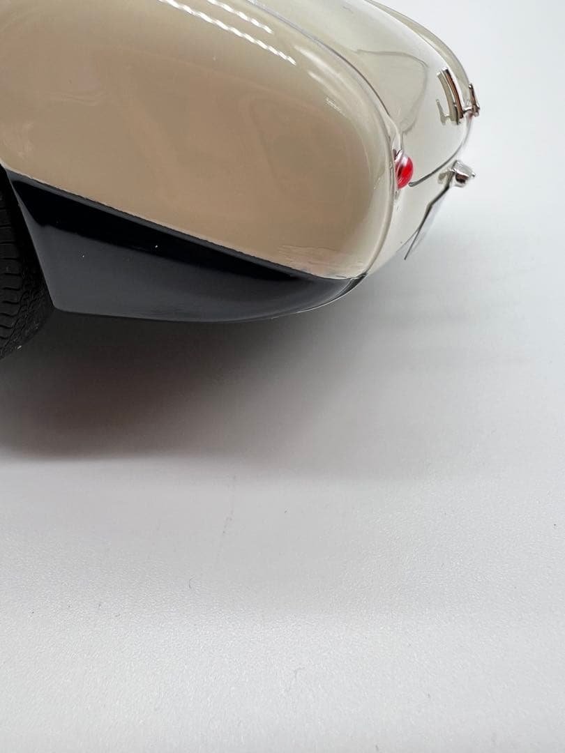 No370 ミニカー1/18箱あり Austin Healey100S 1955